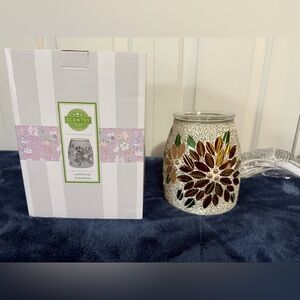 Scentsy Luminous Poinsettia warmer